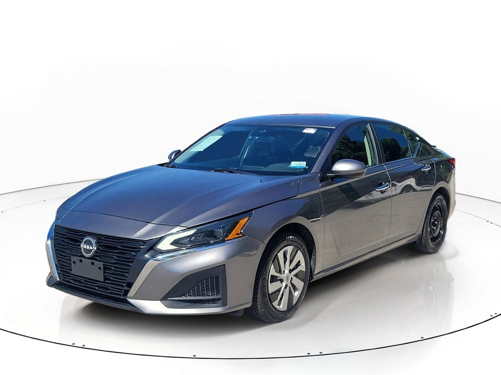 2023 Nissan Altima — side profile view