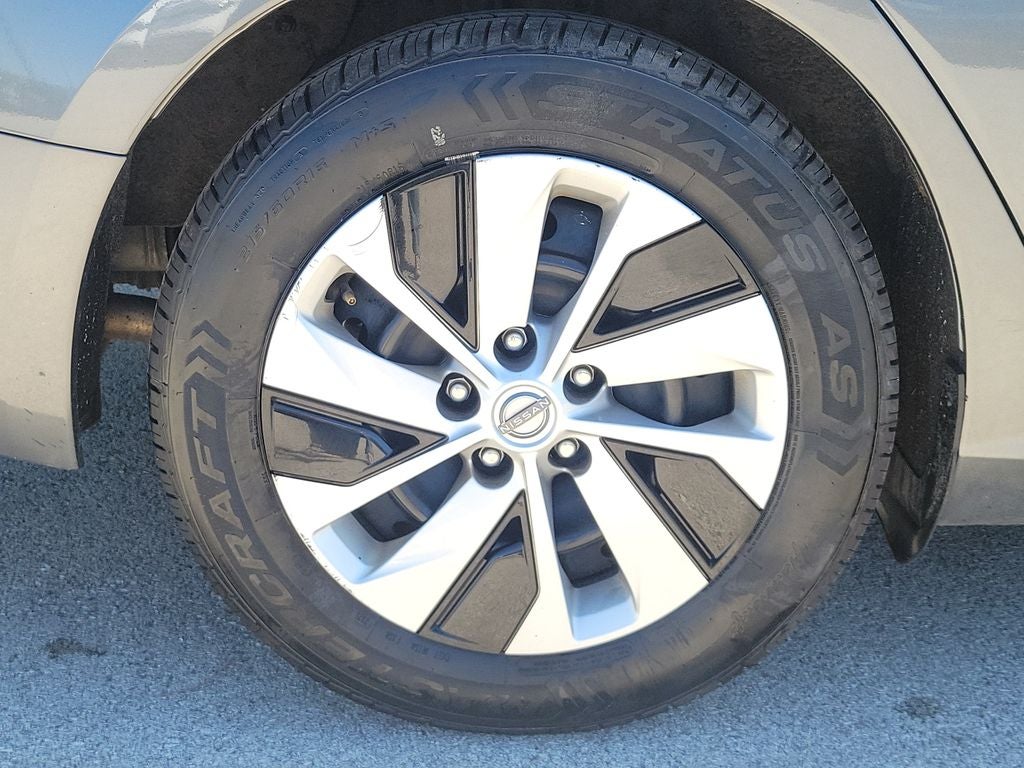 2023 Nissan Altima — detail view