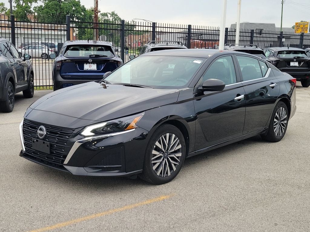 2025 Nissan Altima — side profile view