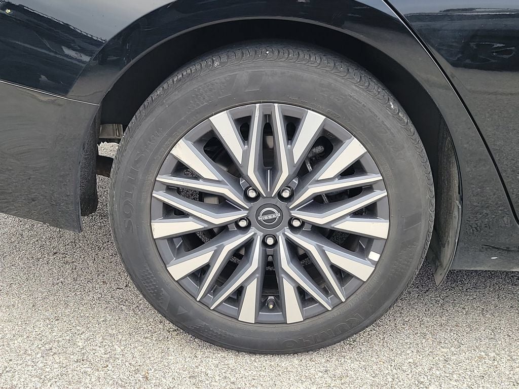2025 Nissan Altima — detail view