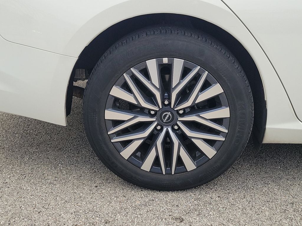 2025 Nissan Altima — detail view