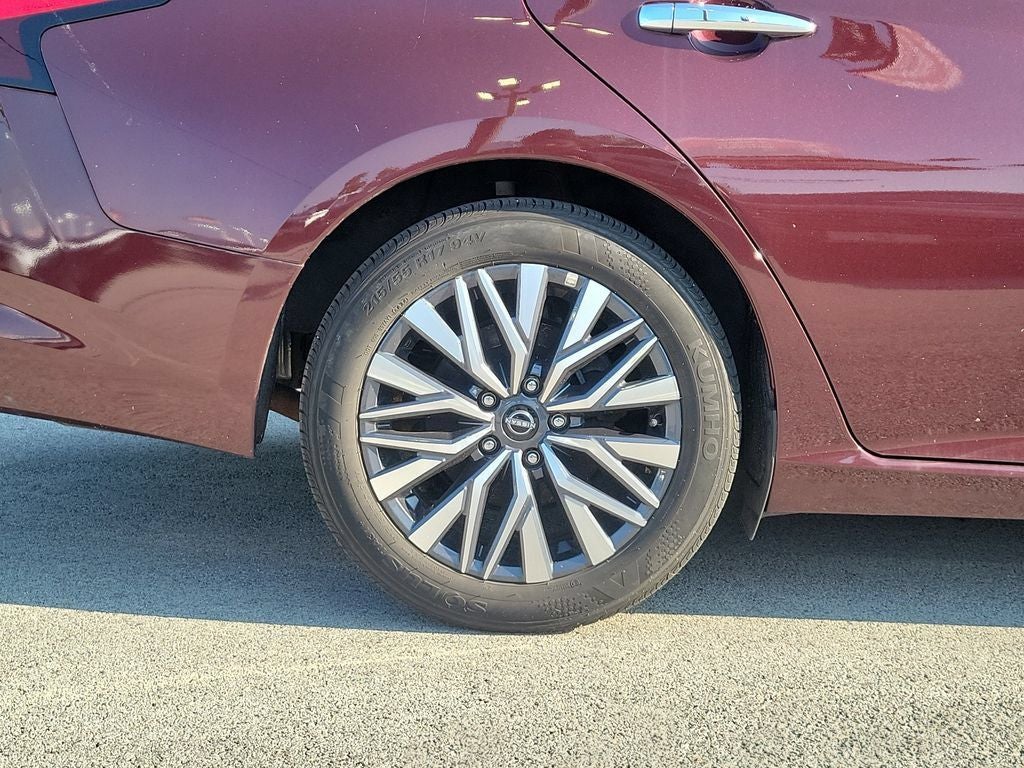 2025 Nissan Altima — detail view
