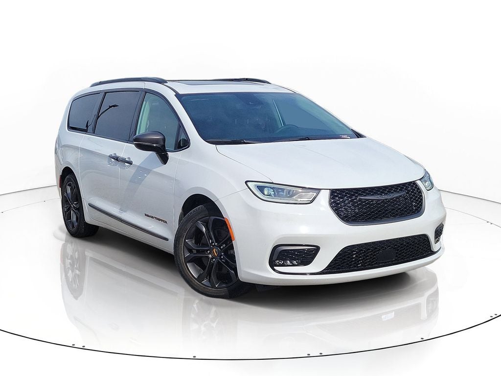 2024 Chrysler Pacifica Touring L in Bright White Clearcoat — front three-quarter view