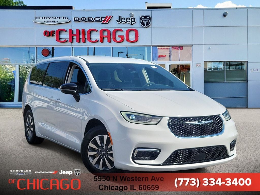 2024 Chrysler Pacifica Hybrid Select in Bright White Clearcoat — front three-quarter view
