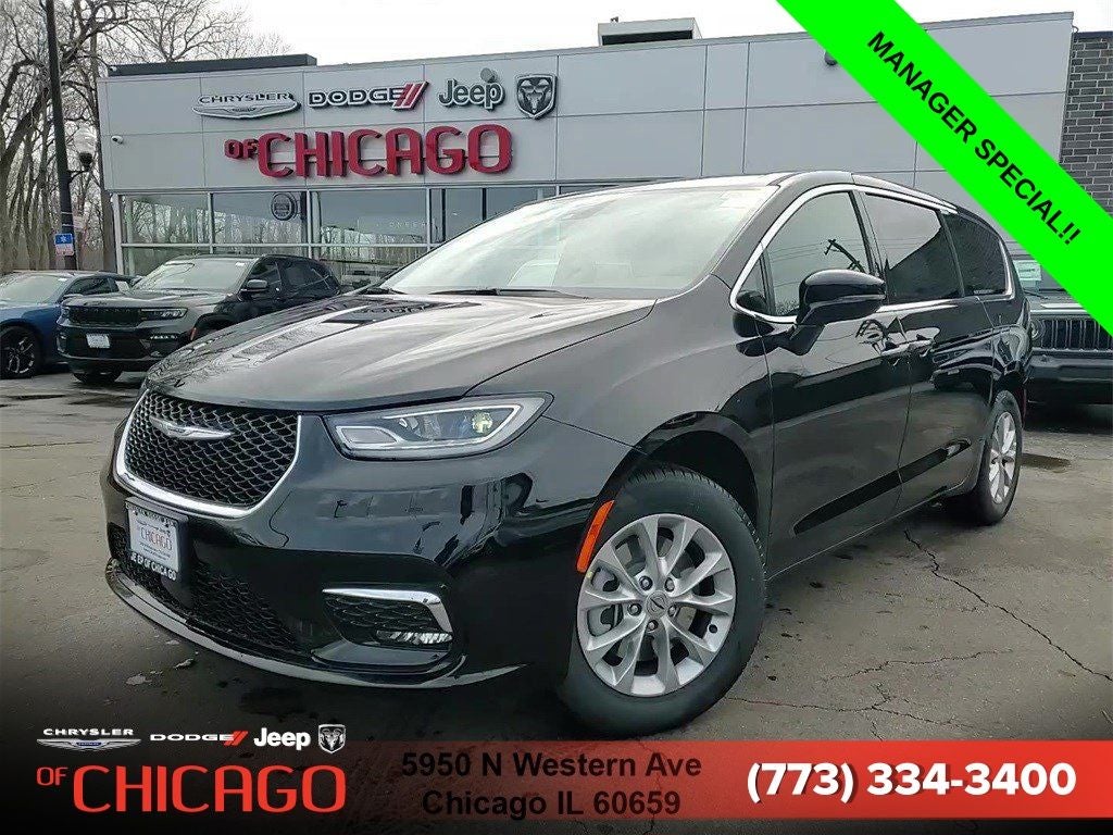 2025 Chrysler Pacifica Select in Diamond Black Crystal Pearlcoat — front three-quarter view
