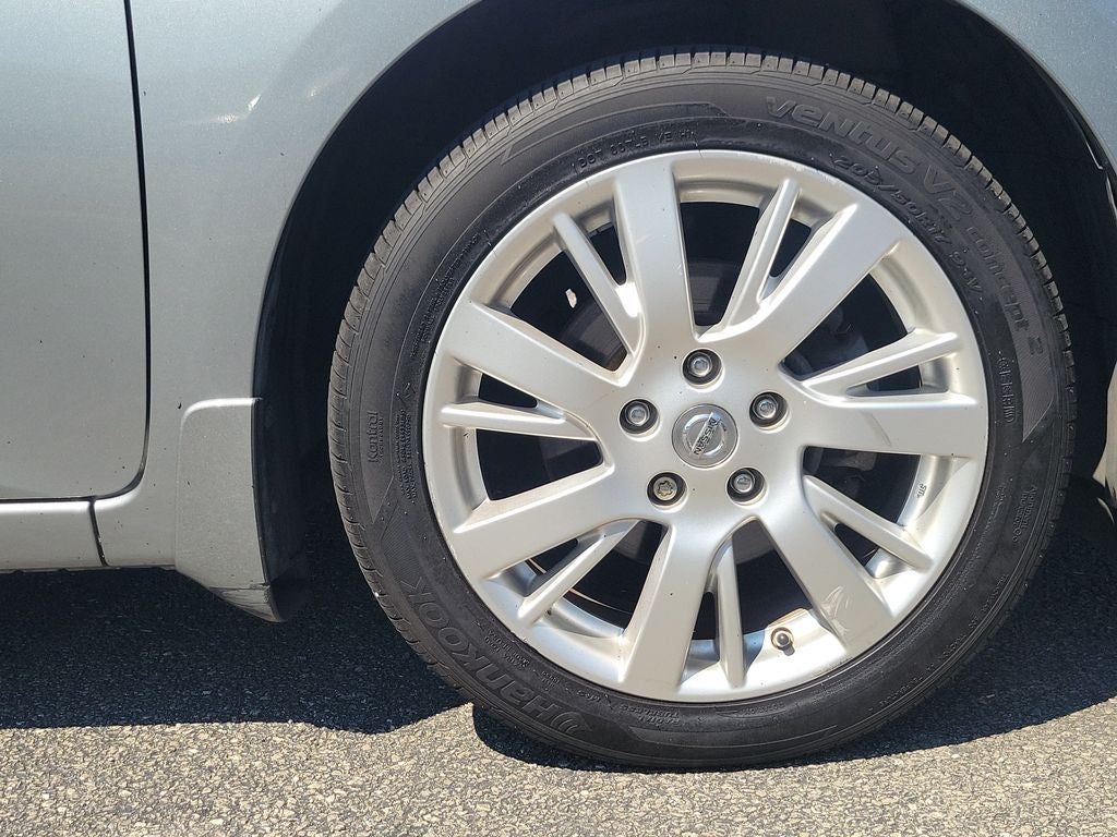 2013 Nissan Sentra — detail view