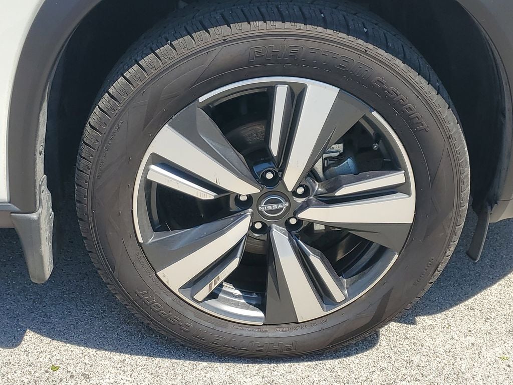 2023 Nissan Rogue — detail view