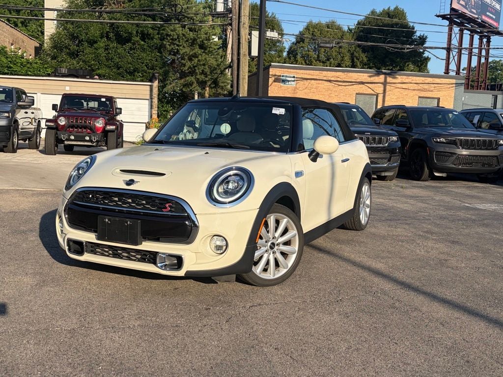 2019 MINI Cooper S — rear three-quarter view