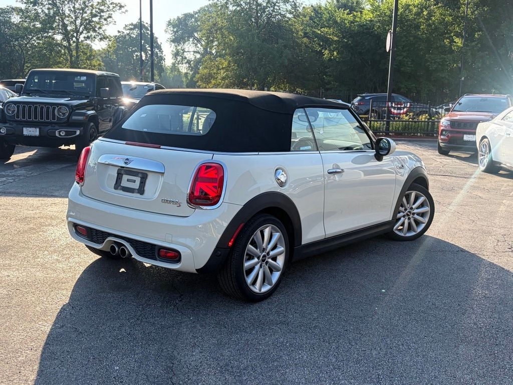 2019 MINI Cooper S — interior view