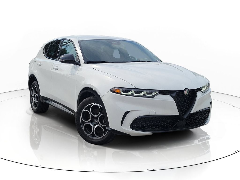 2025 Alfa Romeo Tonale Base in Milano White — front three-quarter view